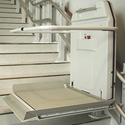 階段昇降機の新光産業